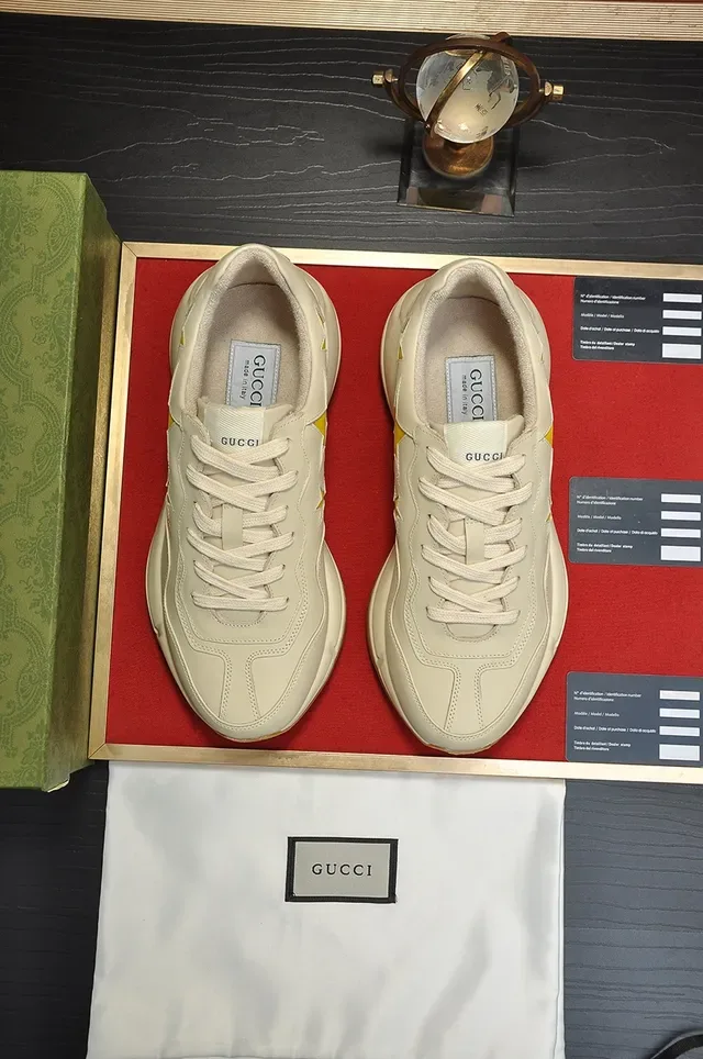 Gucci Rhyton Bege Amarelo Solado de plataforma grossa Couro superior Tênis lifestyle 5