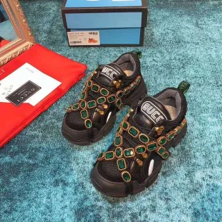 Gucci Rhyton Negro y Verde Sin Cordones Construcción de Correa Embellishments de Joyas de Esmeralda Zapatillas Chunky
