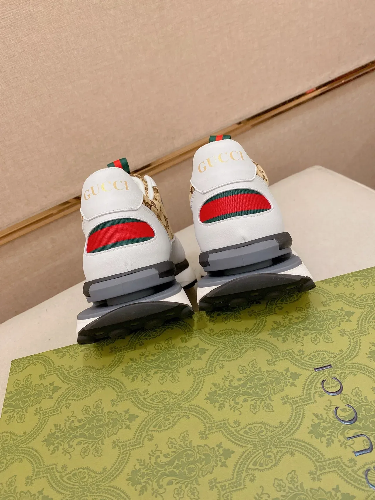 Gucci Screener بيج وأبيض GG Monogram أحذية رياضية للأسلوب الحياة 3