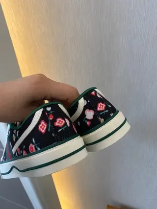 Gucci Screener Tênis Lifestyle de Lona com Estampa Floral de Cano Baixo 3