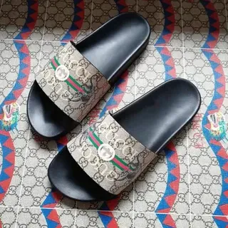 Gucci Screener GG Supreme Web Stripe pantuflas