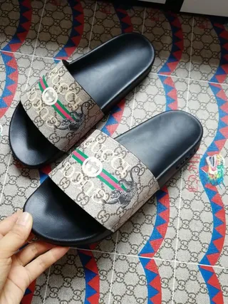 Gucci Screener GG Supreme Web Stripe pantoufles 2