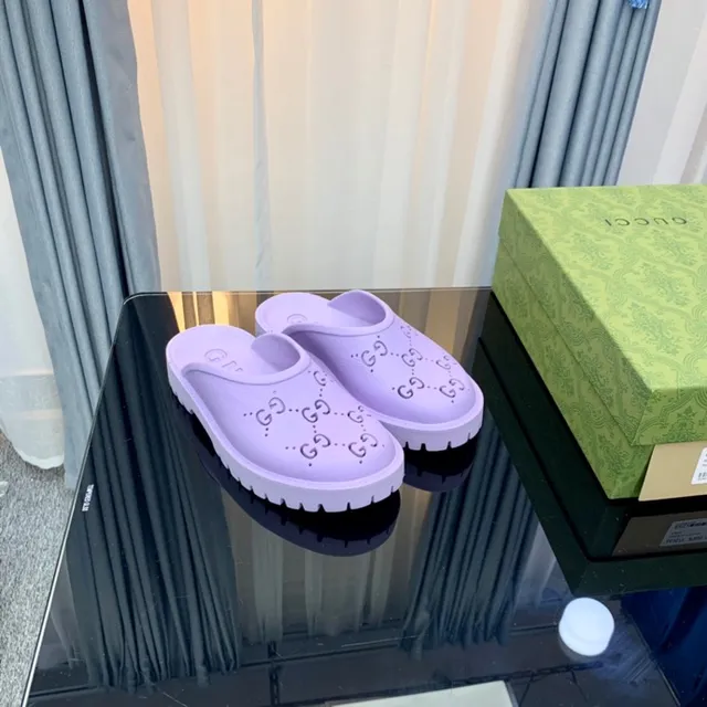 Gucci Screener lavanda perfurado Monogram chinelos 4