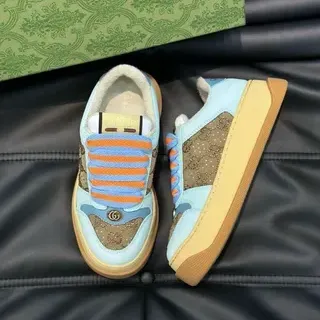 Gucci Screener Zapatos Slip-On Lifestyle en Azul Claro y Beige con GG Monogram