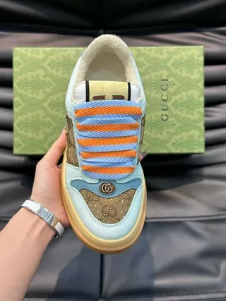 غوتشي Screener حذاء رياضي أزرق فاتح وبيج GG Monogram slip-on lifestyle 8