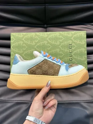 غوتشي Screener حذاء رياضي أزرق فاتح وبيج GG Monogram slip-on lifestyle 9