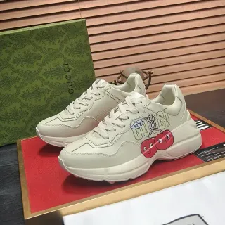 Gucci Screener Off-White Cherry bordadas zapatillas lifestyle