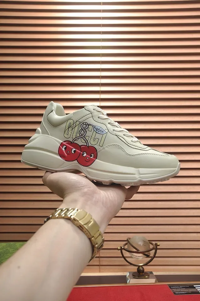 Gucci Screener Off-White Cherry 刺绣生活运动鞋 4