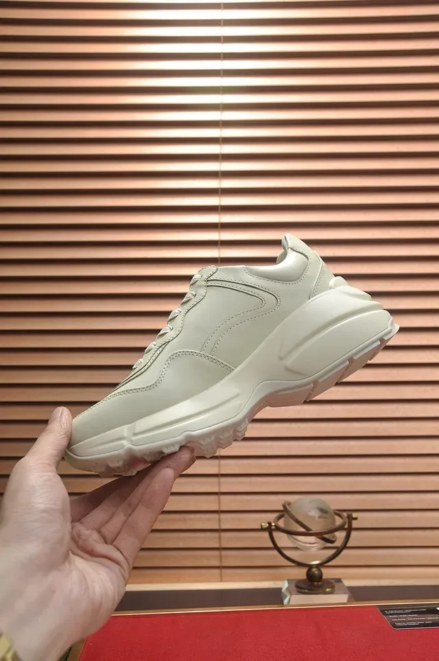 Gucci Screener Off-White Cherry 刺绣生活运动鞋 6