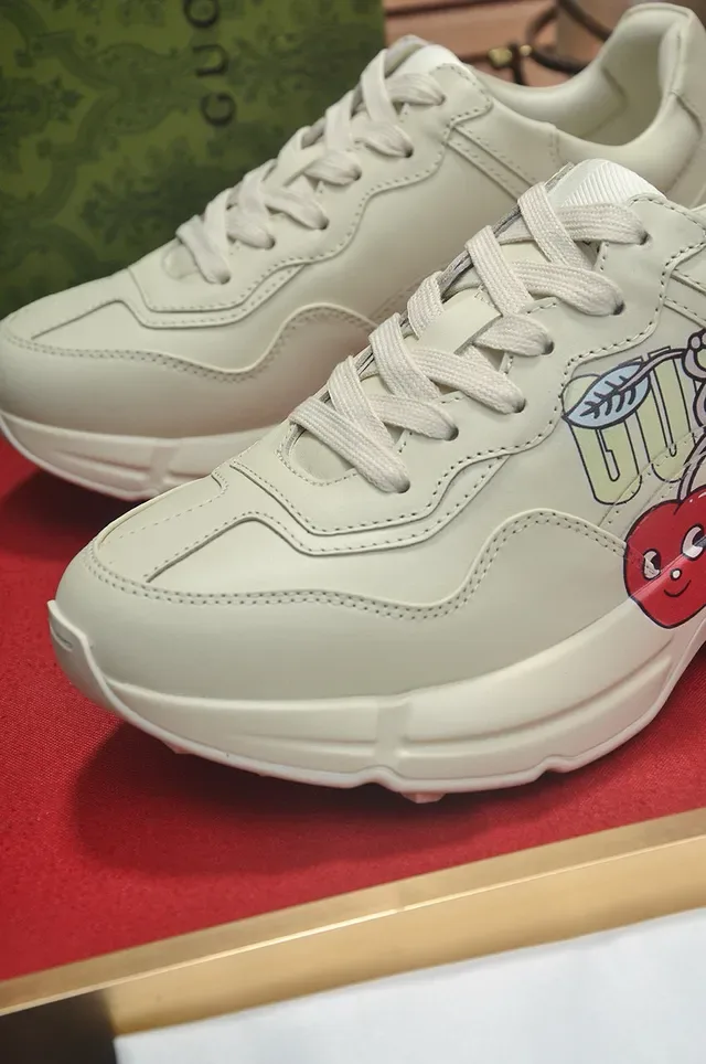 Gucci Screener Off-White Cherry 刺绣生活运动鞋 7