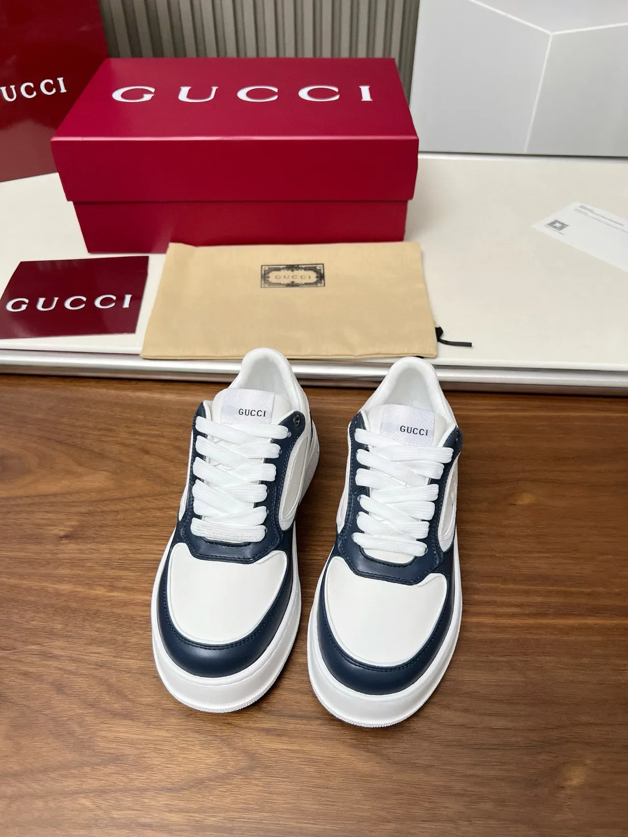 Gucci Screener-Style Zapatillas Plataforma de Cuero Blanco y Azul Marino Lifestyle 4
