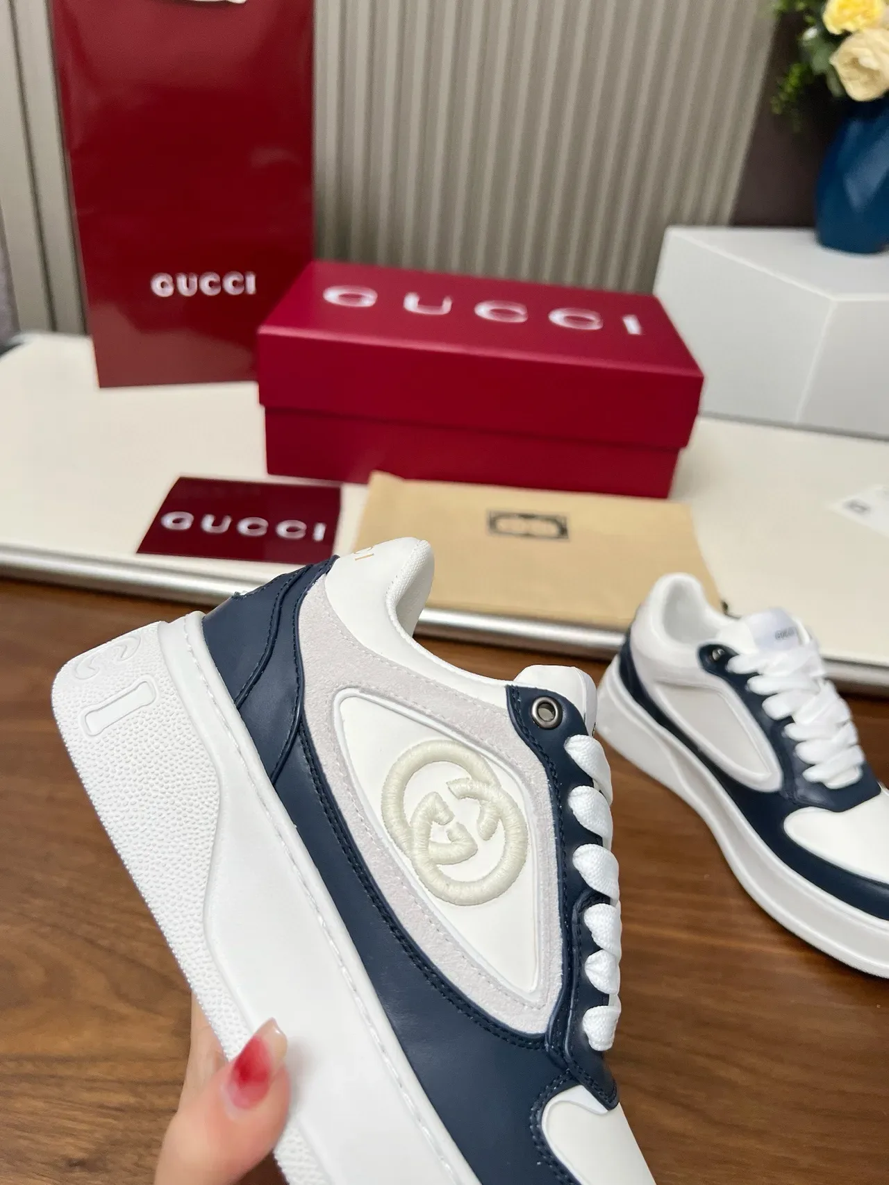 Gucci Screener-Style Zapatillas Plataforma de Cuero Blanco y Azul Marino Lifestyle 8