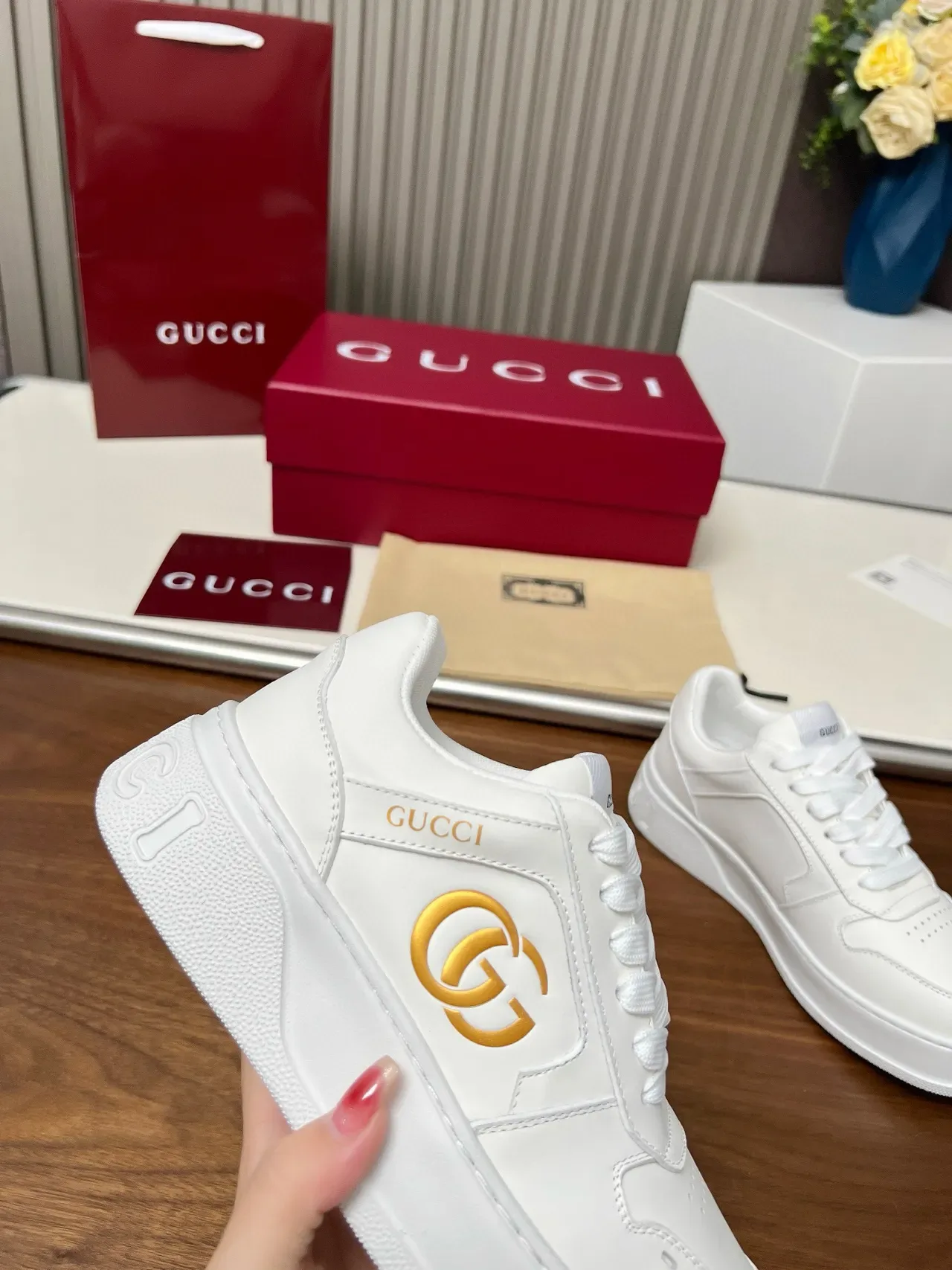 Gucci Screener 白金色皮革 interlocking GG Logo 生活方式运动鞋 2