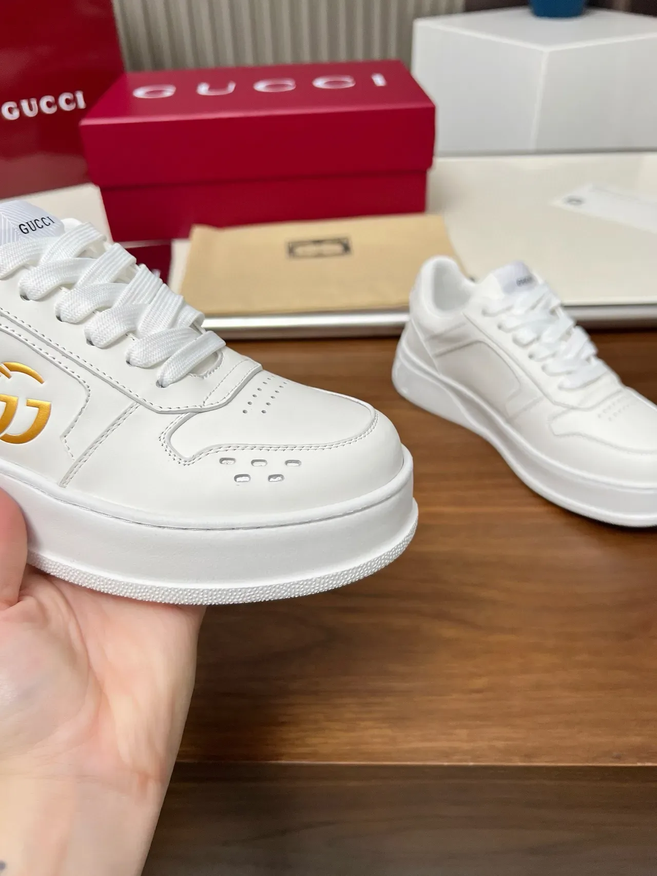Gucci Screener 白金色皮革 interlocking GG Logo 生活方式运动鞋 3