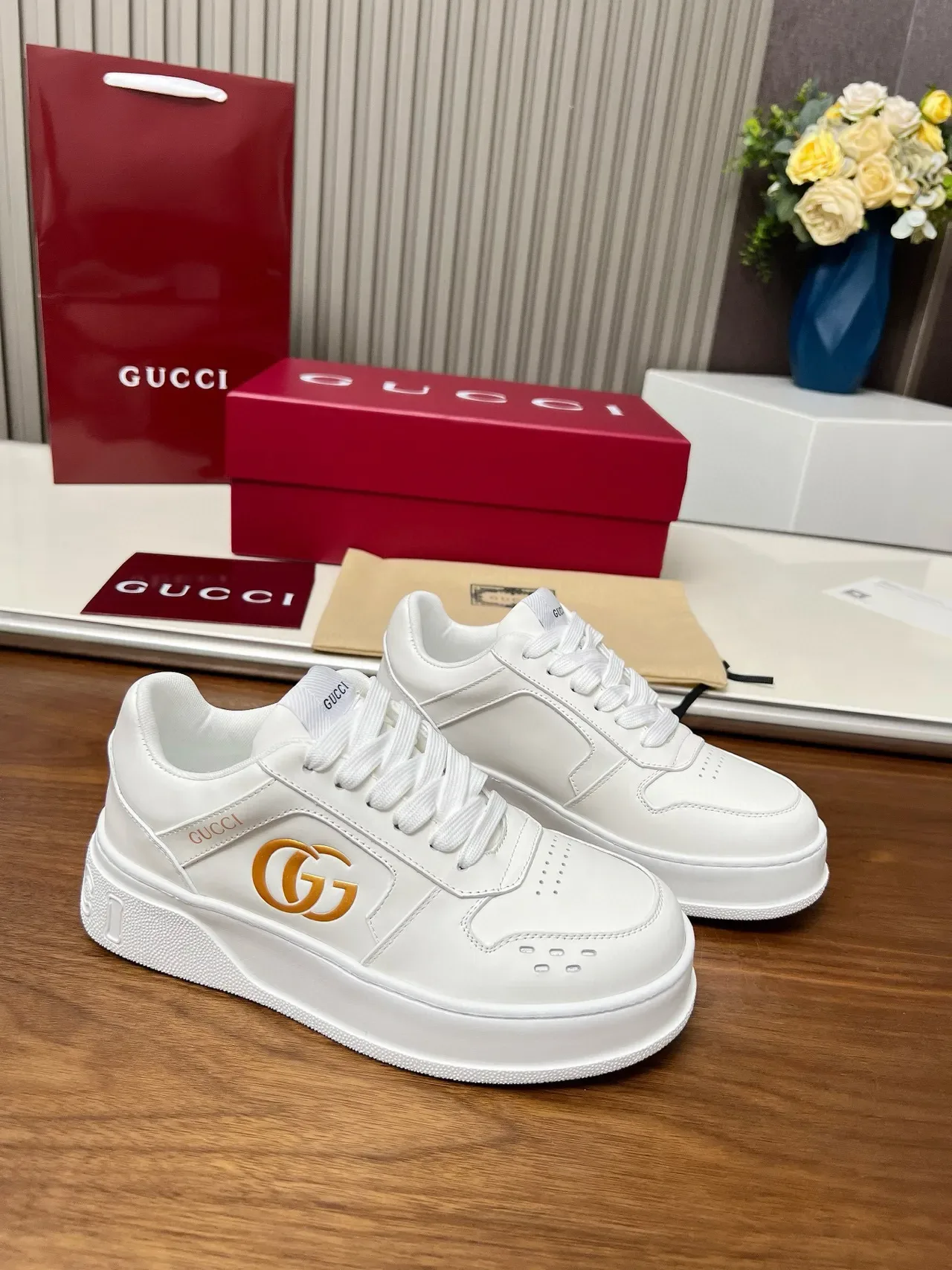 Gucci Screener 白金色皮革 interlocking GG Logo 生活方式运动鞋 4
