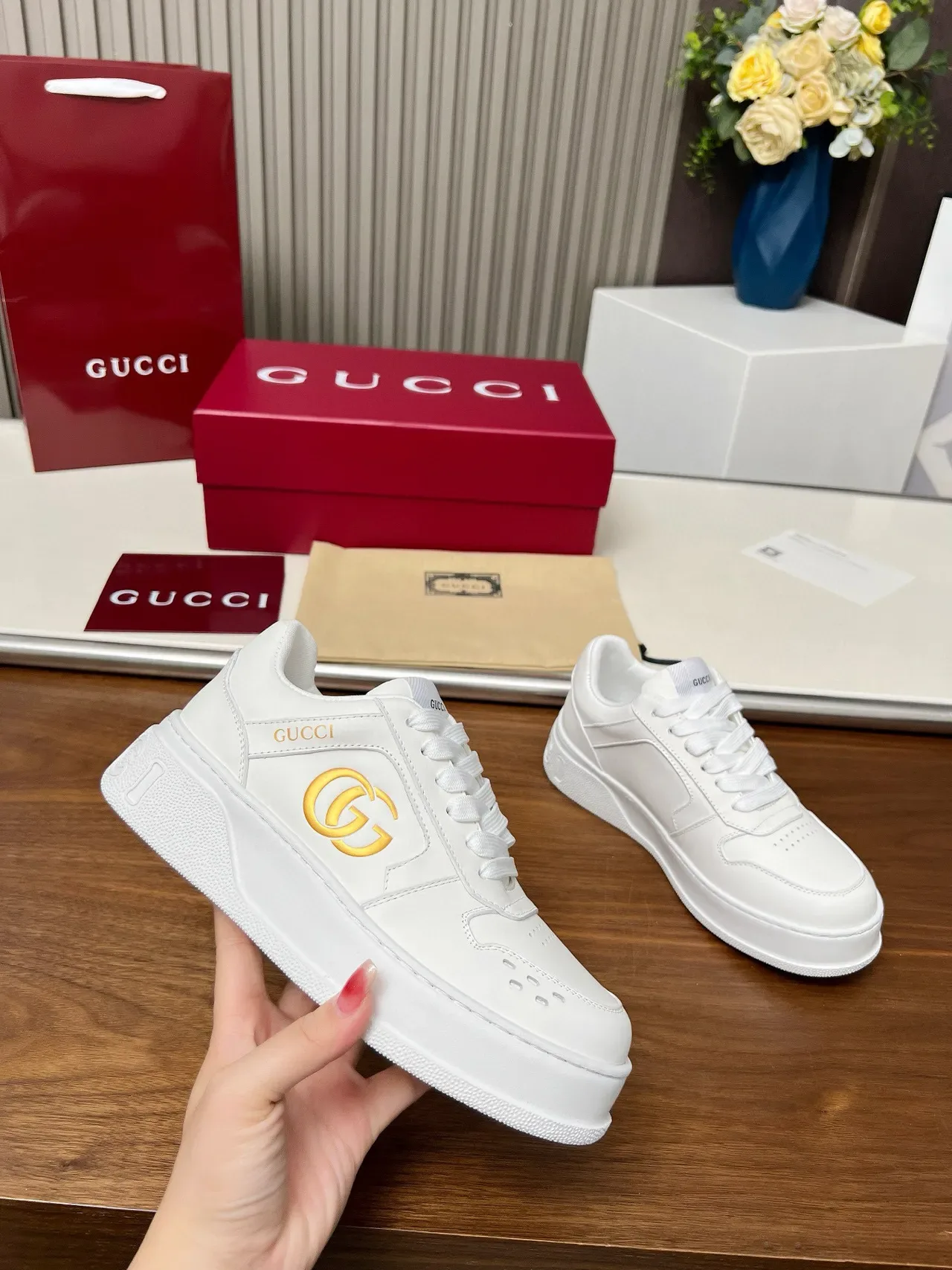 Gucci Screener 白金色皮革 interlocking GG Logo 生活方式运动鞋 5
