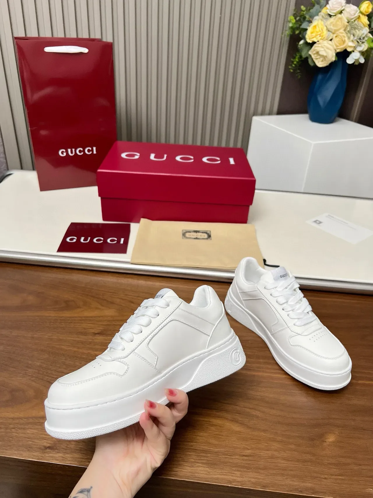 Gucci Screener 白金色皮革 interlocking GG Logo 生活方式运动鞋 6