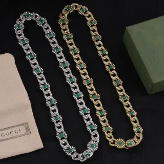 Gucci Collier Chaîne à Maillons Floraux en Argent et Or avec Pierres Vertes en Cabochon