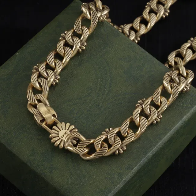 Gucci রুপালি সোনালি ফুল লিঙ্ক চেইন ক্যাবোশন সেট সবুজ পাথর হার 2