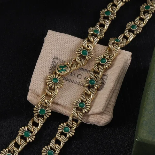 Gucci রুপালি সোনালি ফুল লিঙ্ক চেইন ক্যাবোশন সেট সবুজ পাথর হার 5