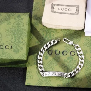 Gucci سوار سلسلة كيرب شين أخضر فضي نقش GG لوحة