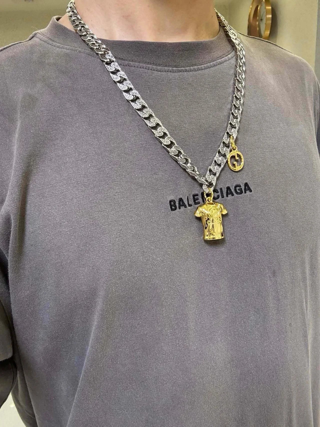 Gucci T-Shirt 银色 金色 精美的 曲链 坠饰 项链 2