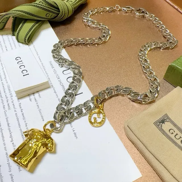 Gucci T-Shirt 银色 金色 精美的 曲链 坠饰 项链 5