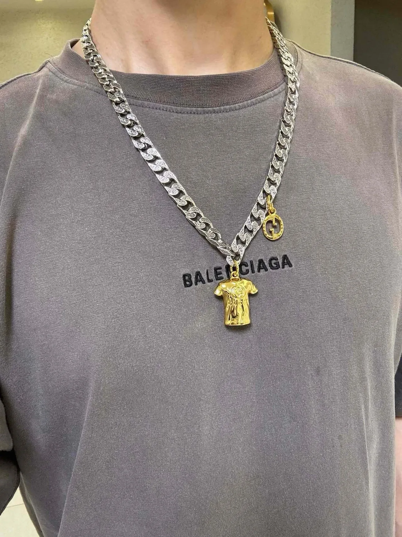 Gucci T-Shirt 银色 金色 精美的 曲链 坠饰 项链 8