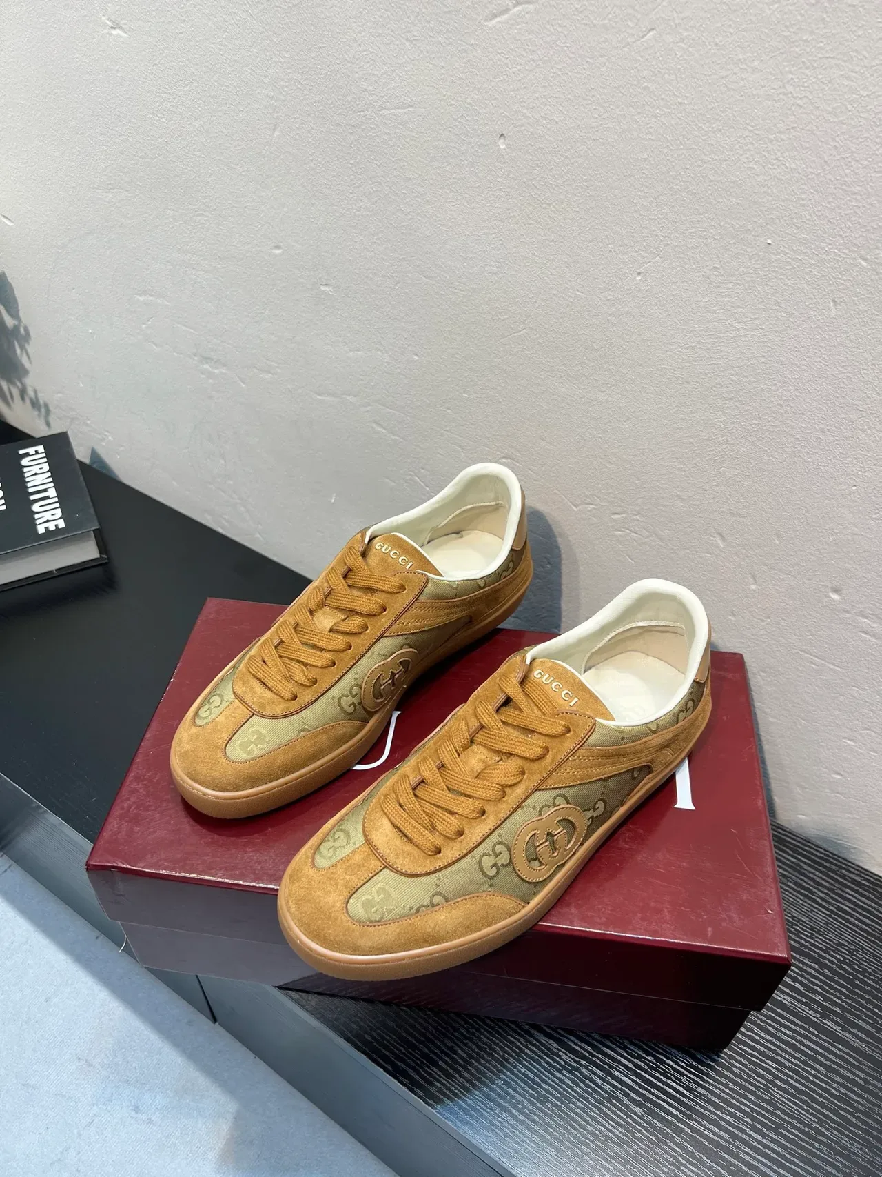 Gucci Tennis 1977 Beige et Tan GG Monogram Daim Lifestyle Sneakers 3