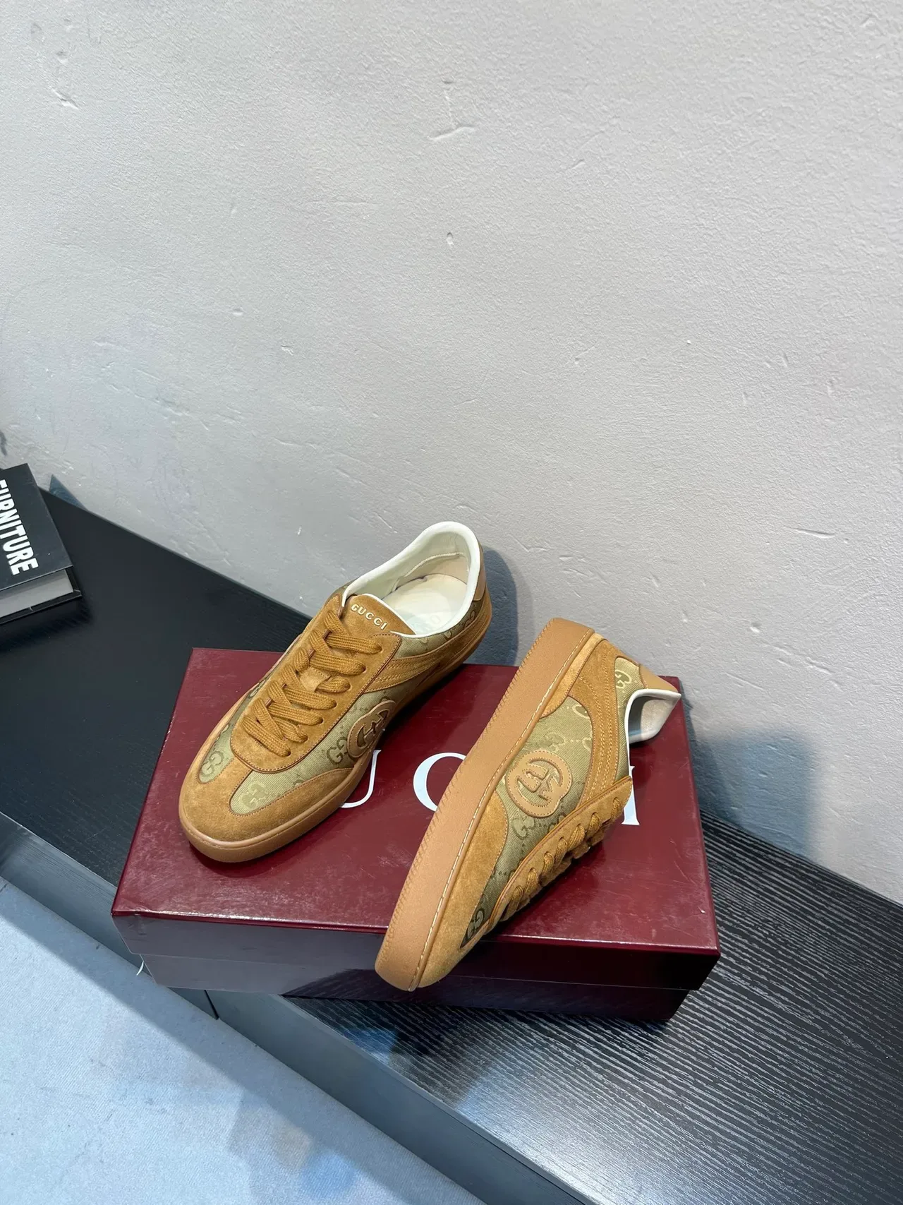 Gucci Tennis 1977 Beige et Tan GG Monogram Daim Lifestyle Sneakers 4