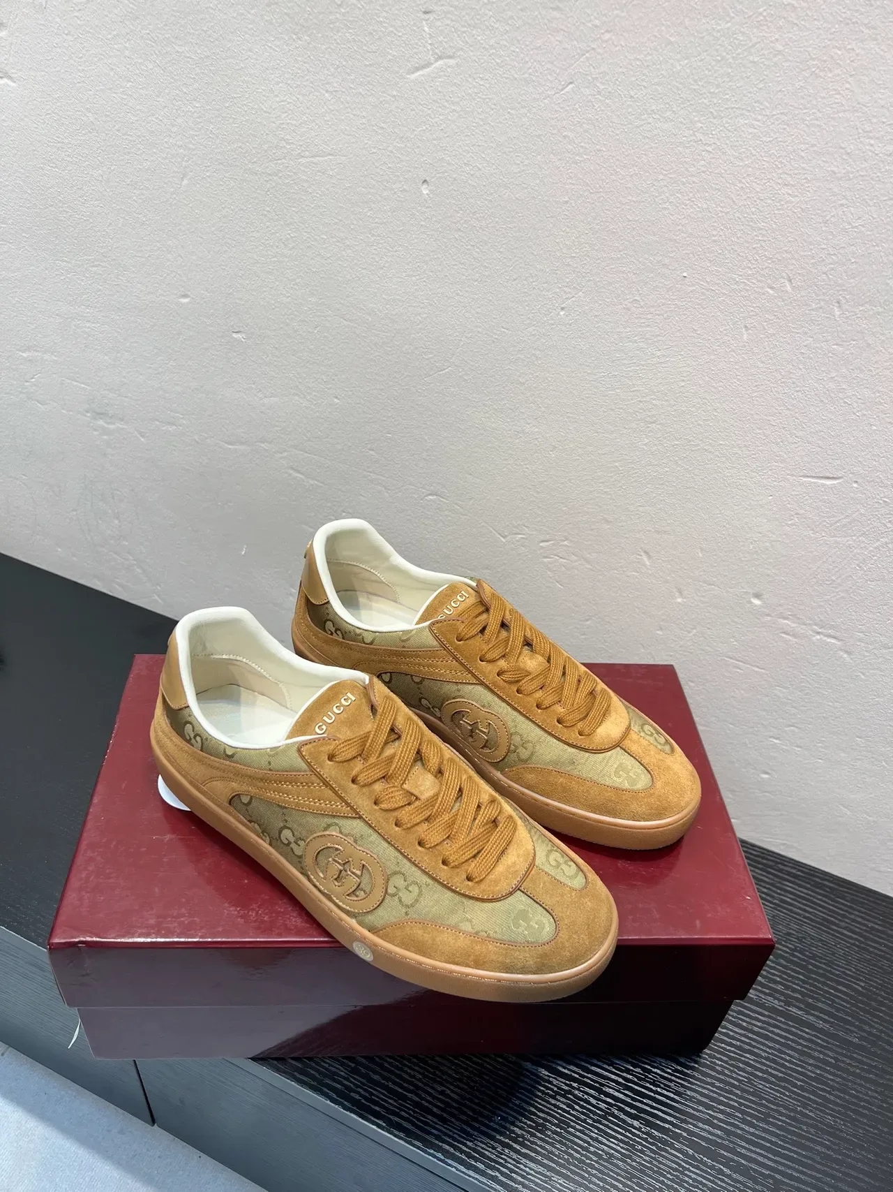 Gucci Tennis 1977 Beige et Tan GG Monogram Daim Lifestyle Sneakers 5