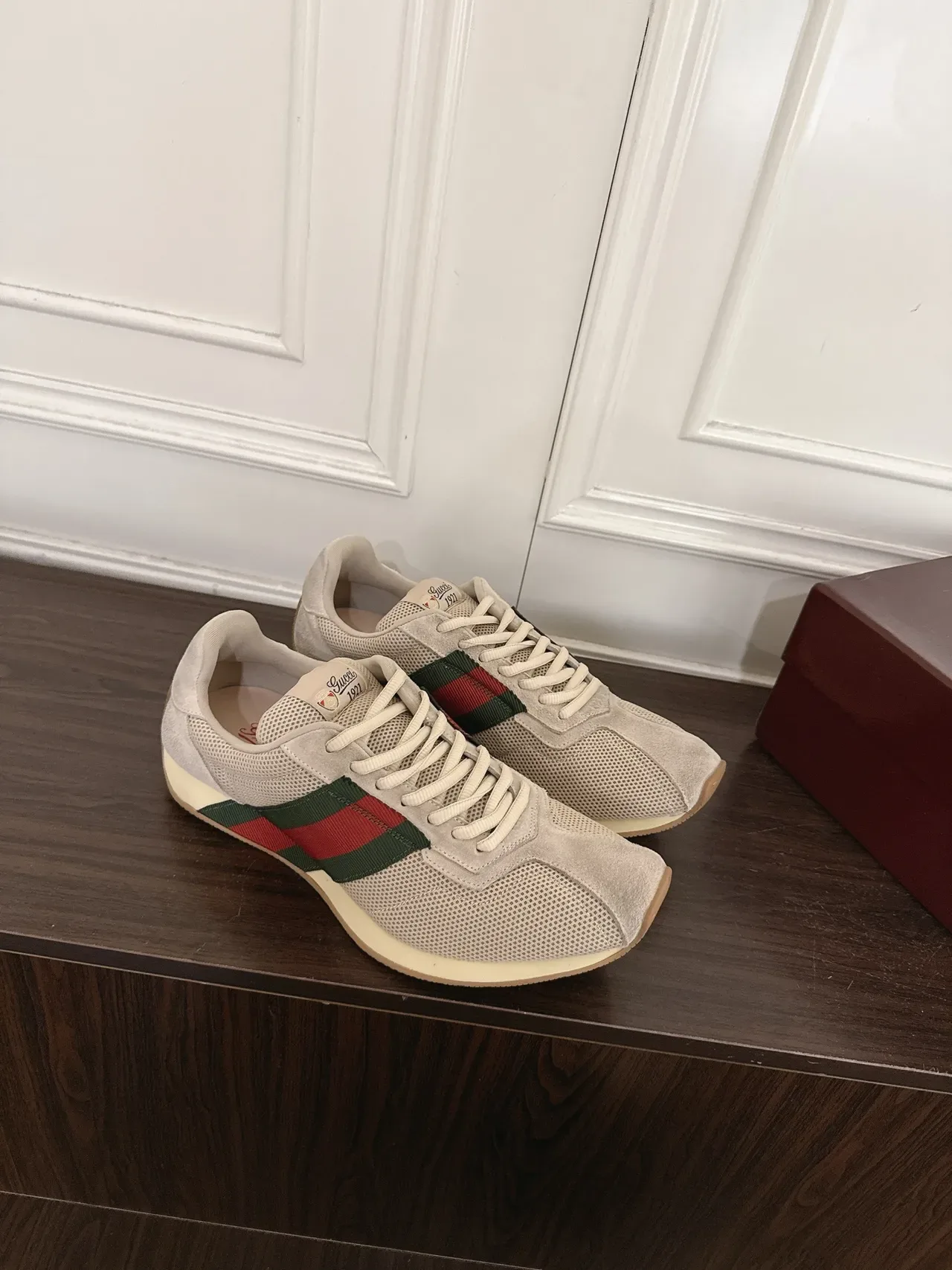 Gucci Tennis 1977 Zapatillas Lifestyle Beige Malla y Piel de ante Rayas Web 6