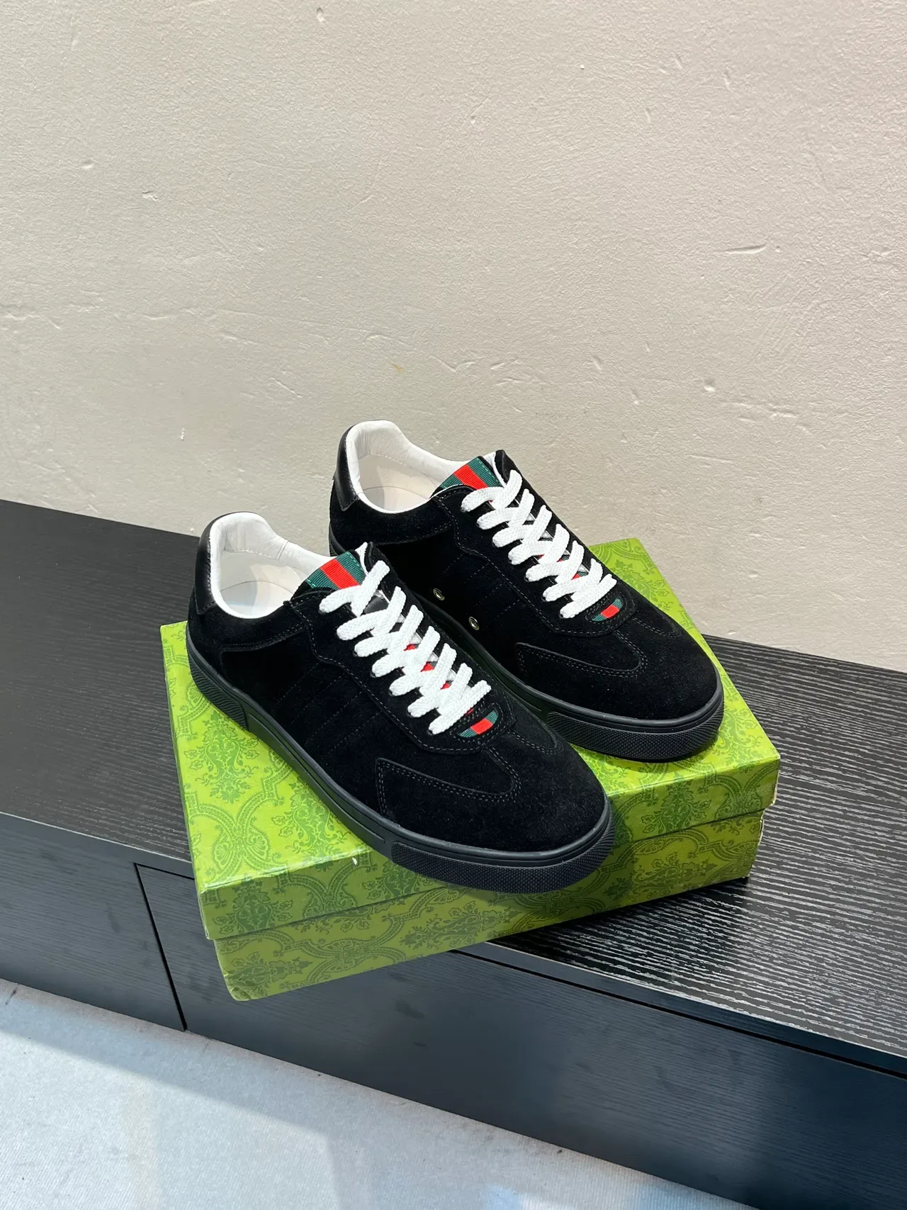 Gucci Tennis 1977 काला सफेद सूड अपर वेब स्ट्राइप डिटेल लाइफस्टाइल स्नीकर्स 5
