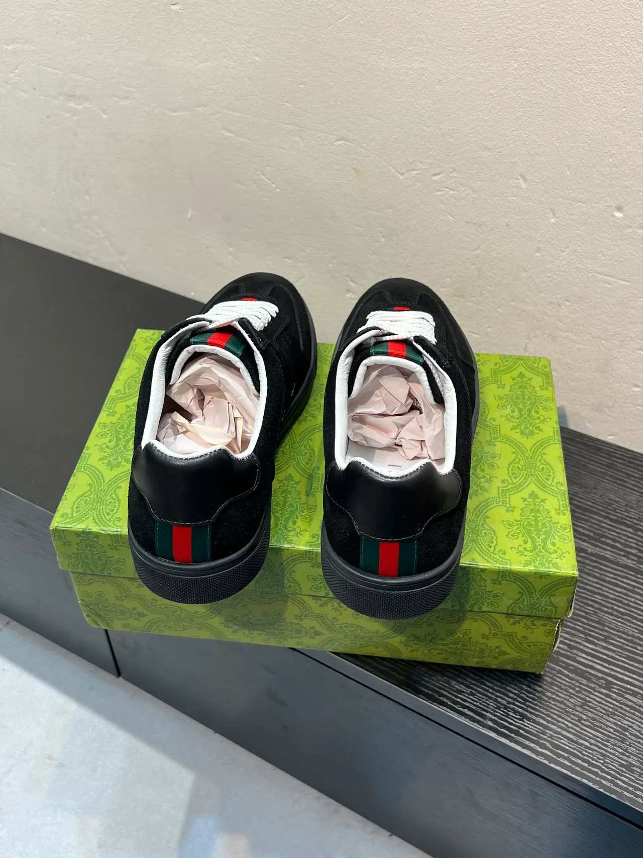 Gucci Tennis 1977 काला सफेद सूड अपर वेब स्ट्राइप डिटेल लाइफस्टाइल स्नीकर्स 6