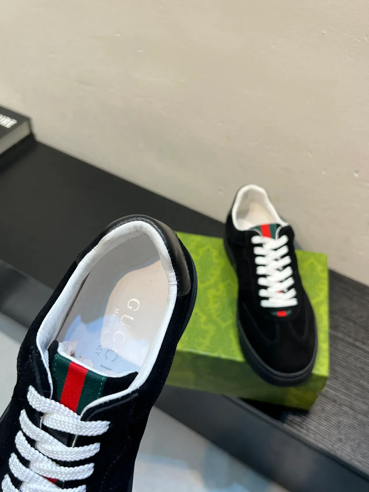 Gucci Tennis 1977 काला सफेद सूड अपर वेब स्ट्राइप डिटेल लाइफस्टाइल स्नीकर्स 7
