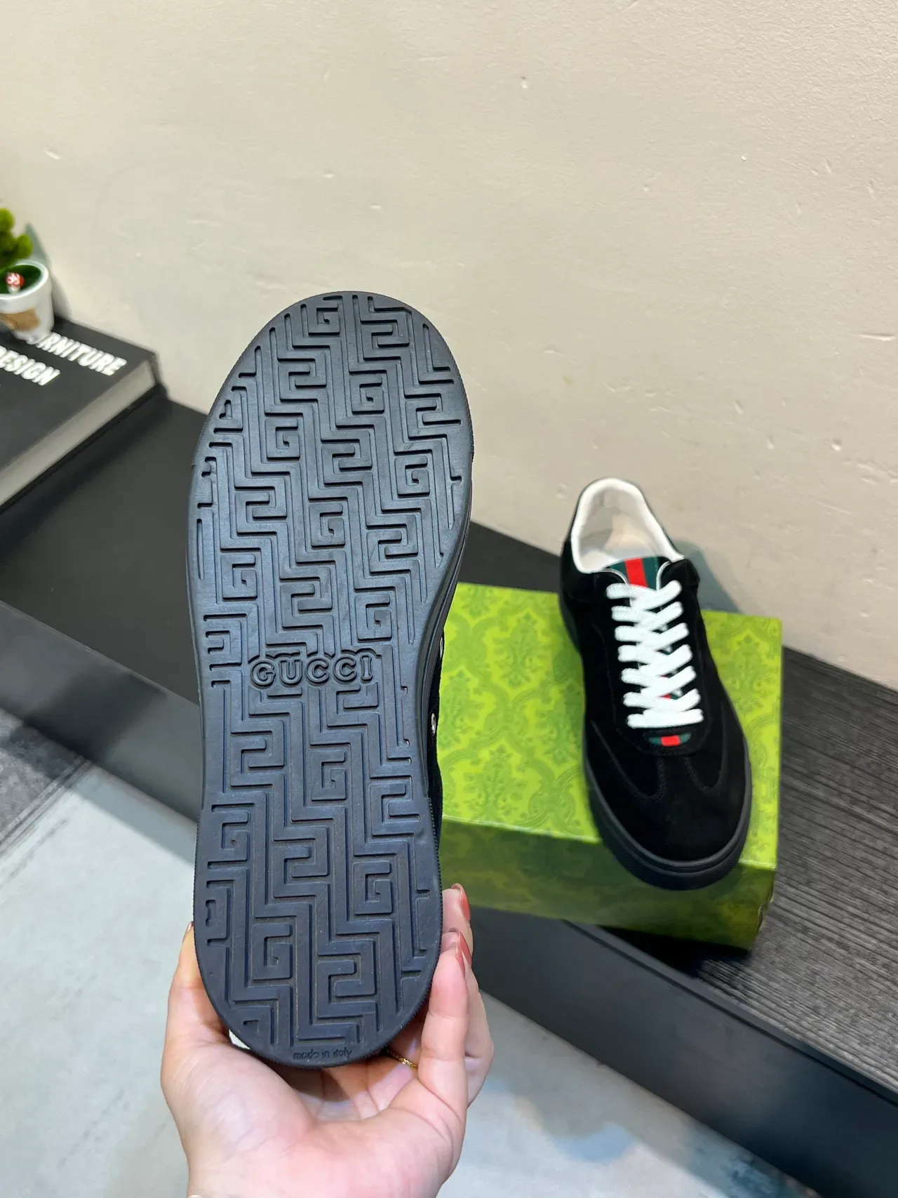 Gucci Tennis 1977 काला सफेद सूड अपर वेब स्ट्राइप डिटेल लाइफस्टाइल स्नीकर्स 9