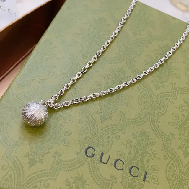 Gucci 纹理球形吊坠银链项链 3