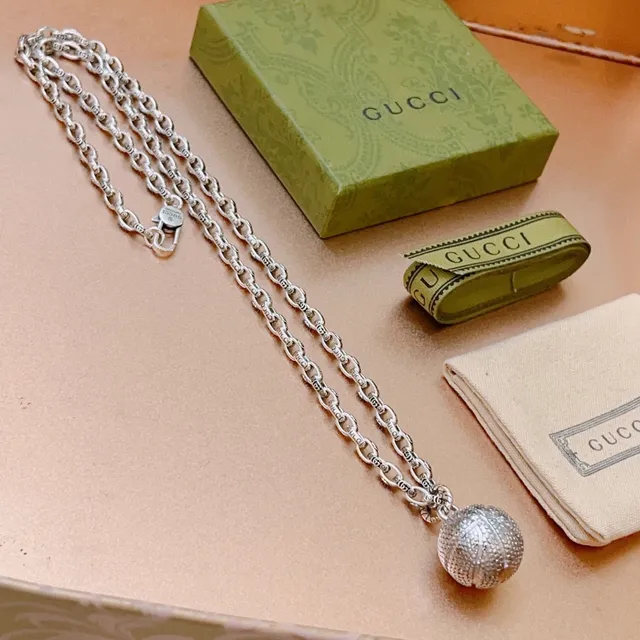 Gucci 纹理球形吊坠银链项链 7