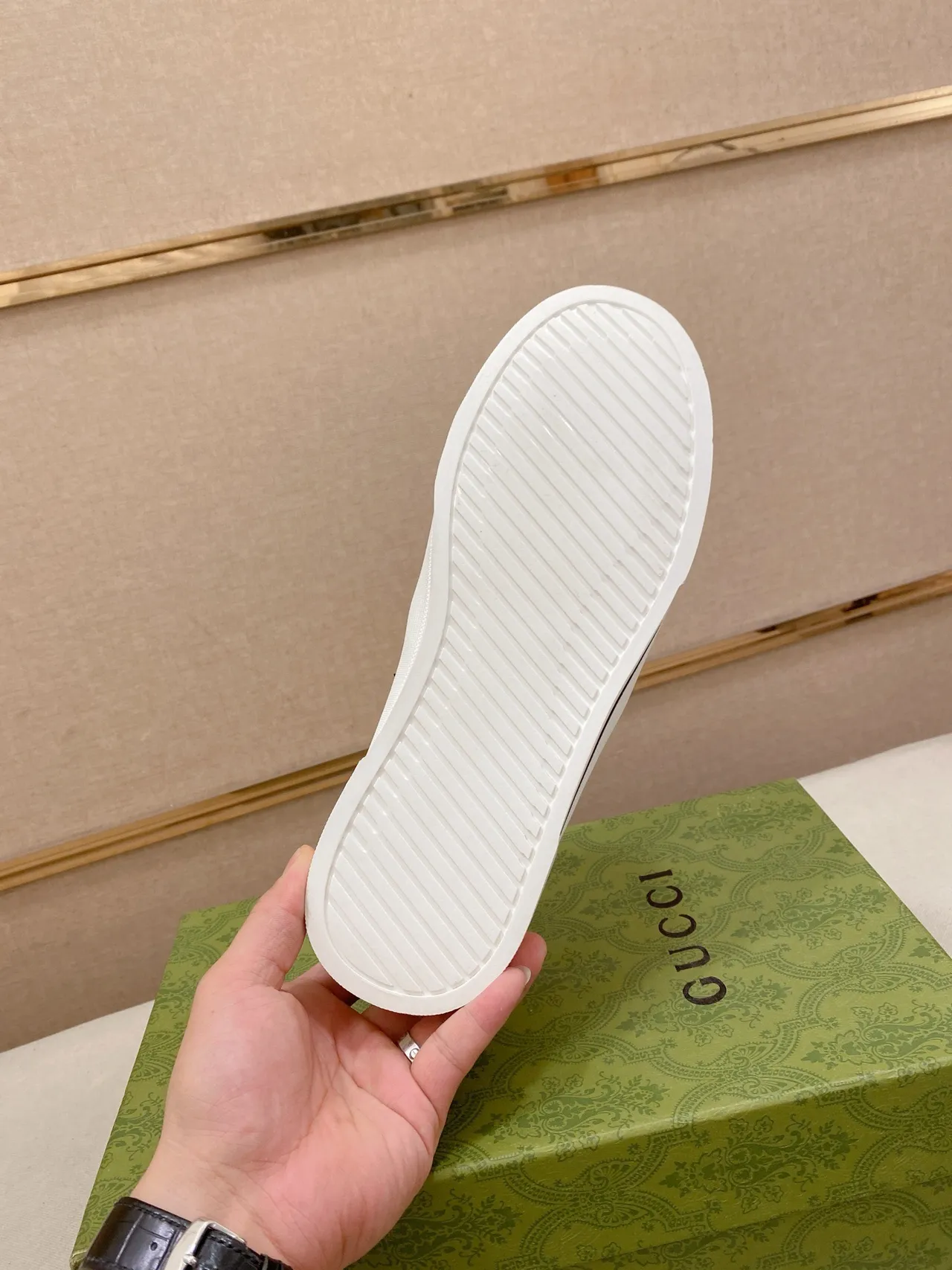 Gucci White Navy Slip-On Leather Loafer 9