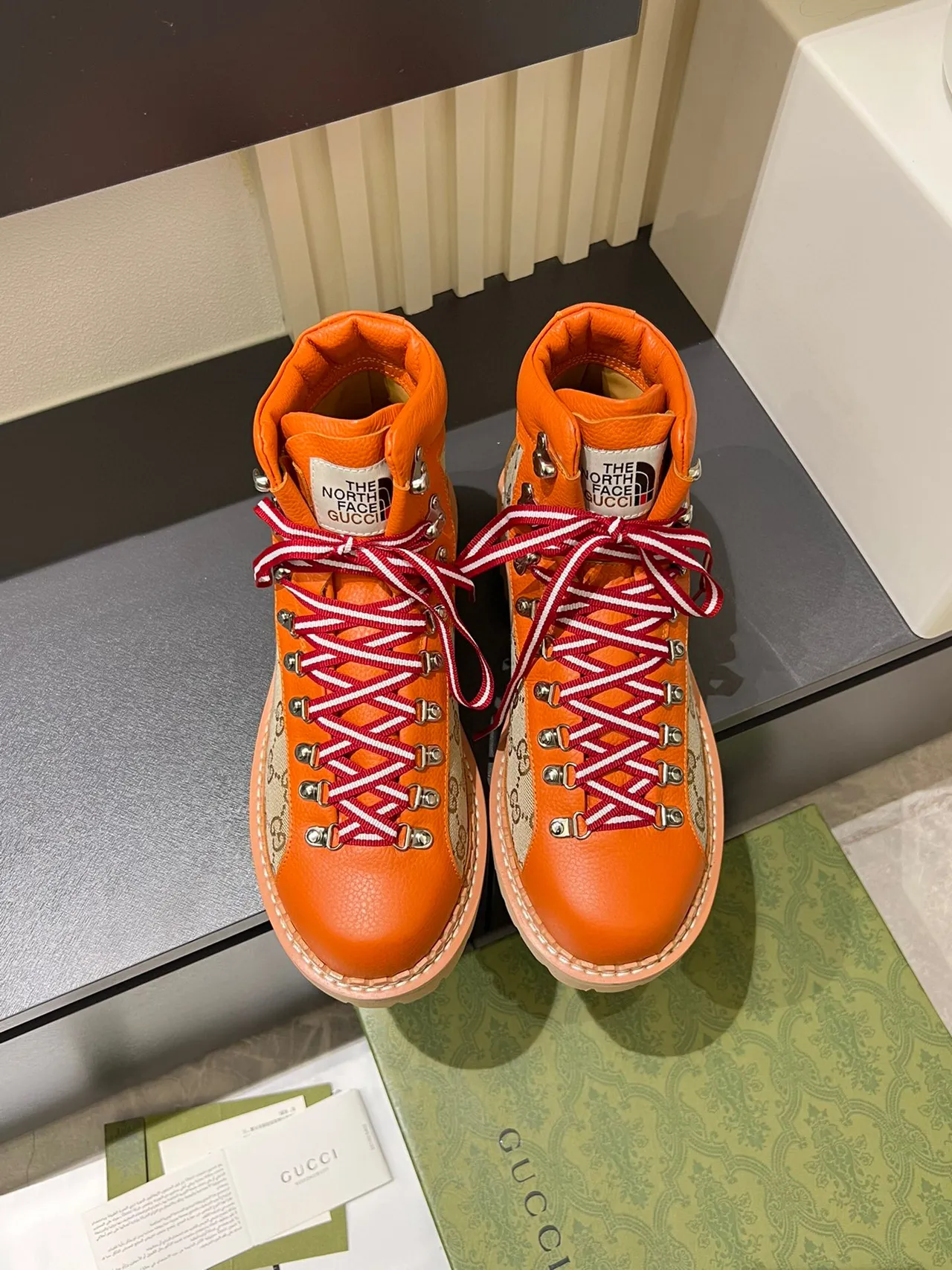 Gucci x The North Face Mountaineering Boot برتقالي GG كانفاس أحذية المشي لمسافات طويلة 2