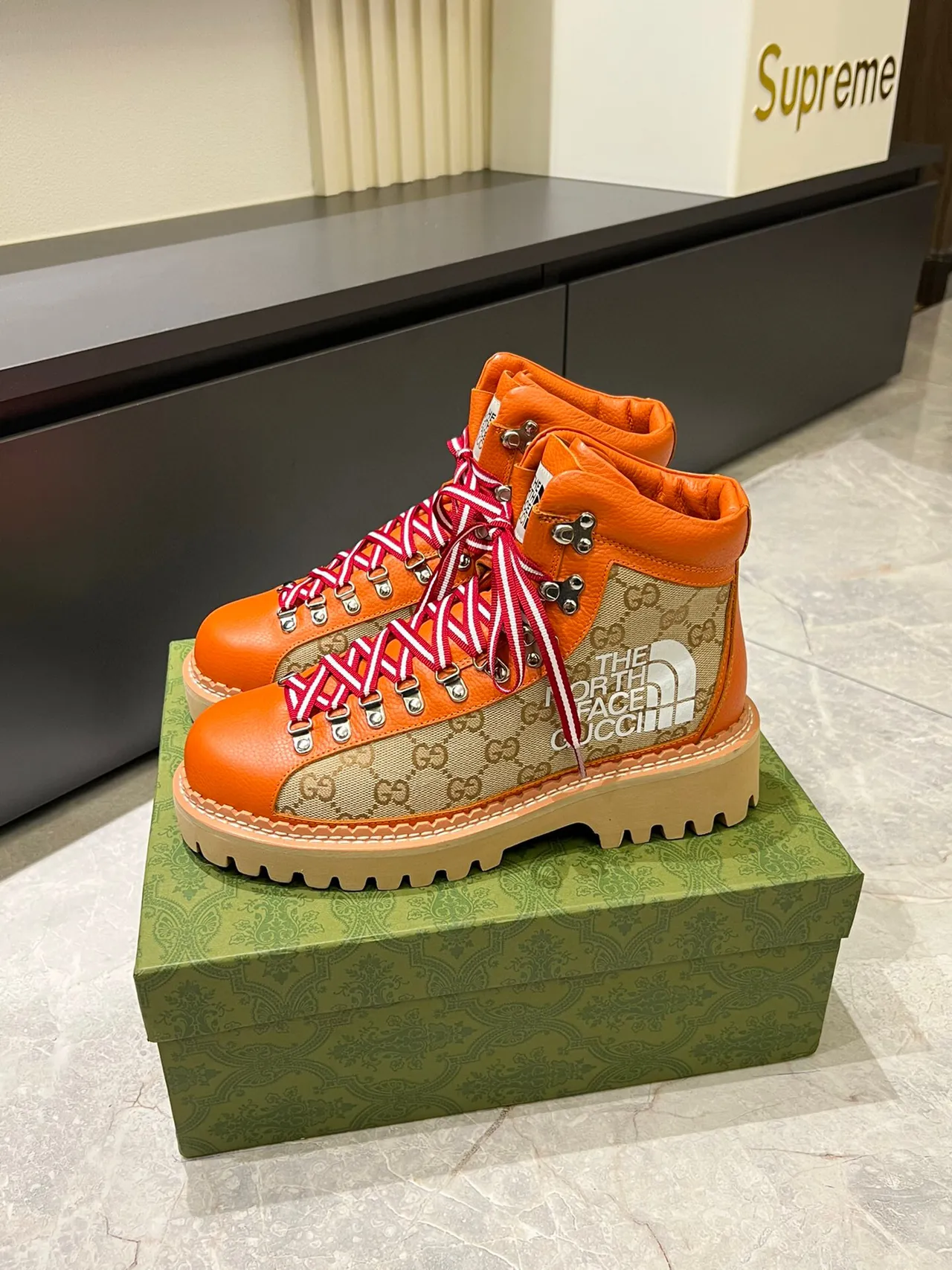 Gucci x The North Face Mountaineering Boot برتقالي GG كانفاس أحذية المشي لمسافات طويلة 3