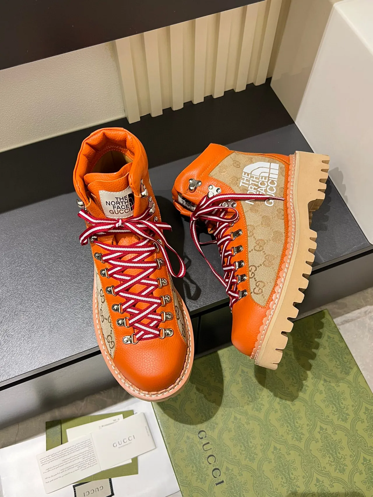 Gucci x The North Face Mountaineering Boot برتقالي GG كانفاس أحذية المشي لمسافات طويلة 4