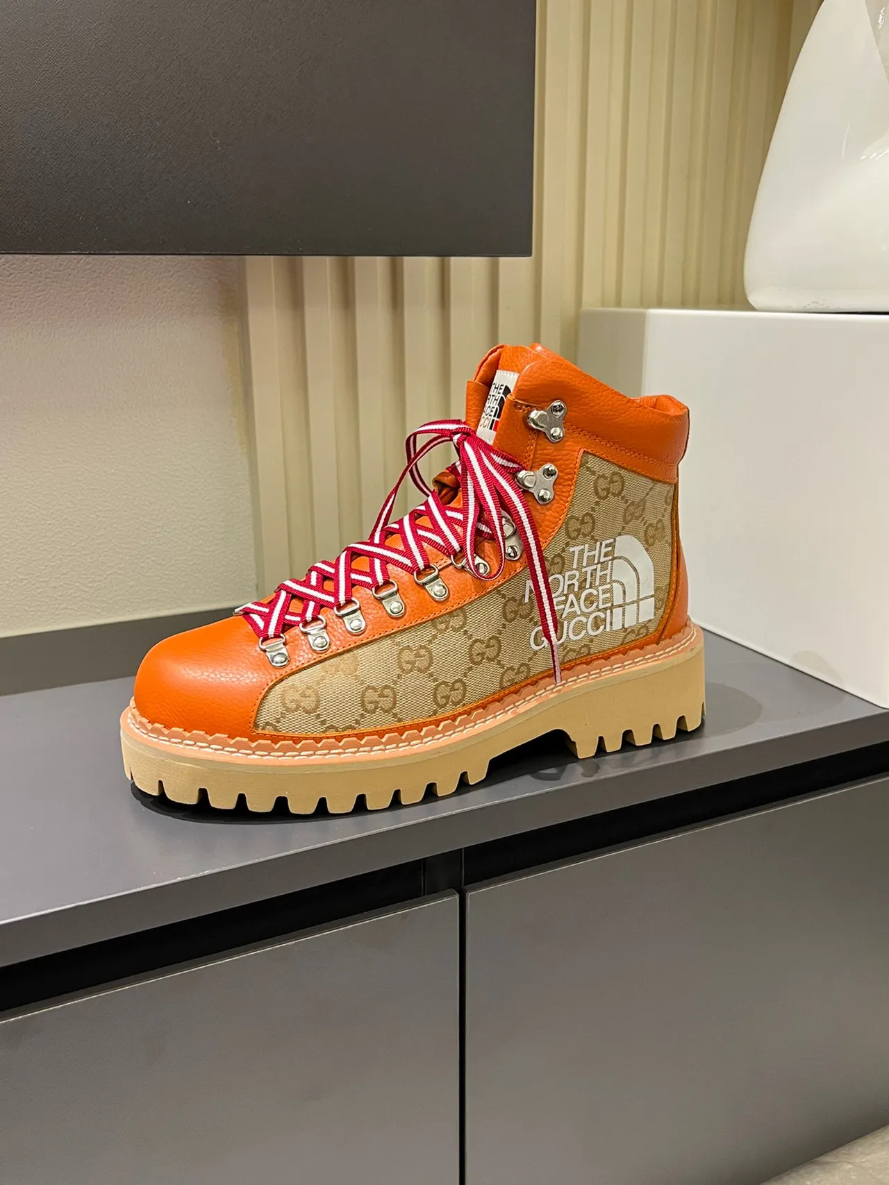 Gucci x The North Face Mountaineering Boot برتقالي GG كانفاس أحذية المشي لمسافات طويلة 5