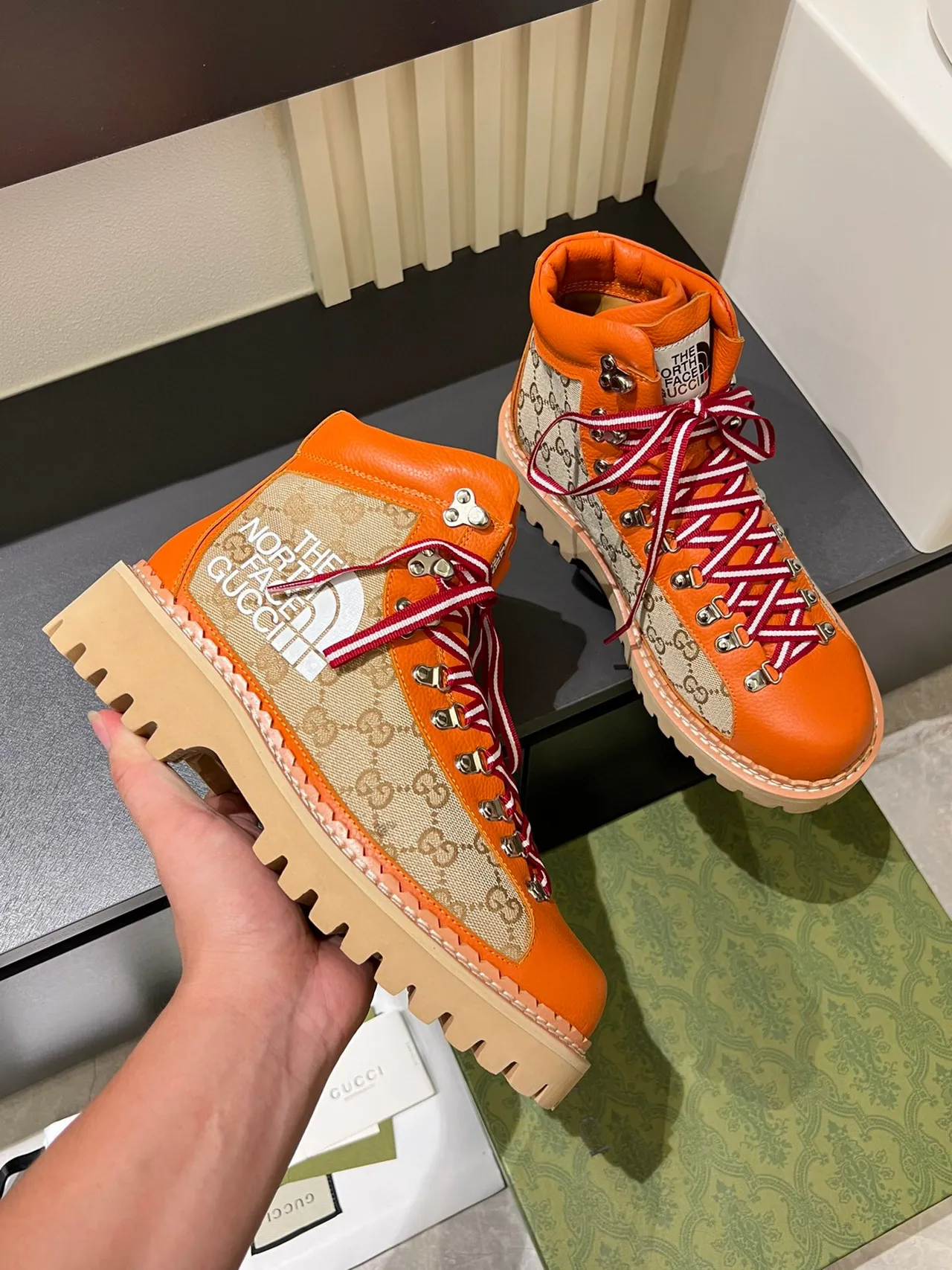 Gucci x The North Face Mountaineering Boot برتقالي GG كانفاس أحذية المشي لمسافات طويلة 6