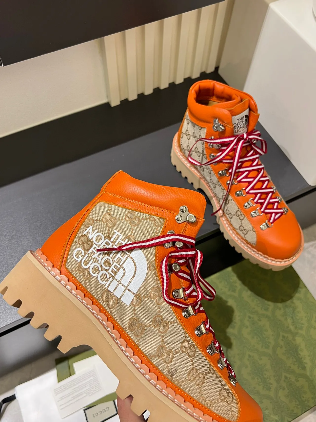 Gucci x The North Face Mountaineering Boot برتقالي GG كانفاس أحذية المشي لمسافات طويلة 7