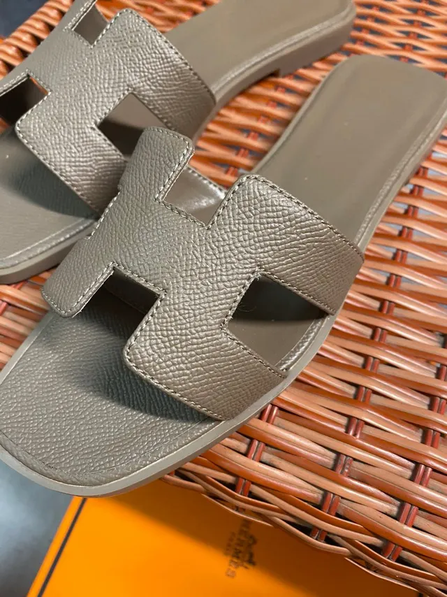 Hermès Beige H-Shaped Strap Flat Sole Slippers 2