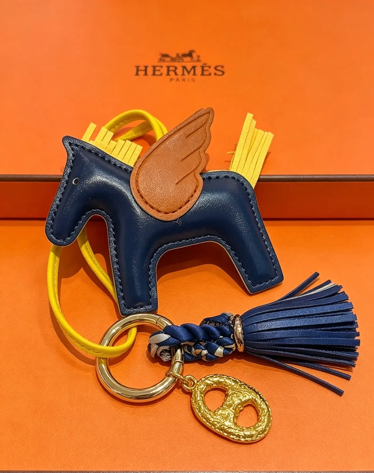 Hermès Beige Navy Structured Pebbled Leather Top-Handle Satchel Handbag 5