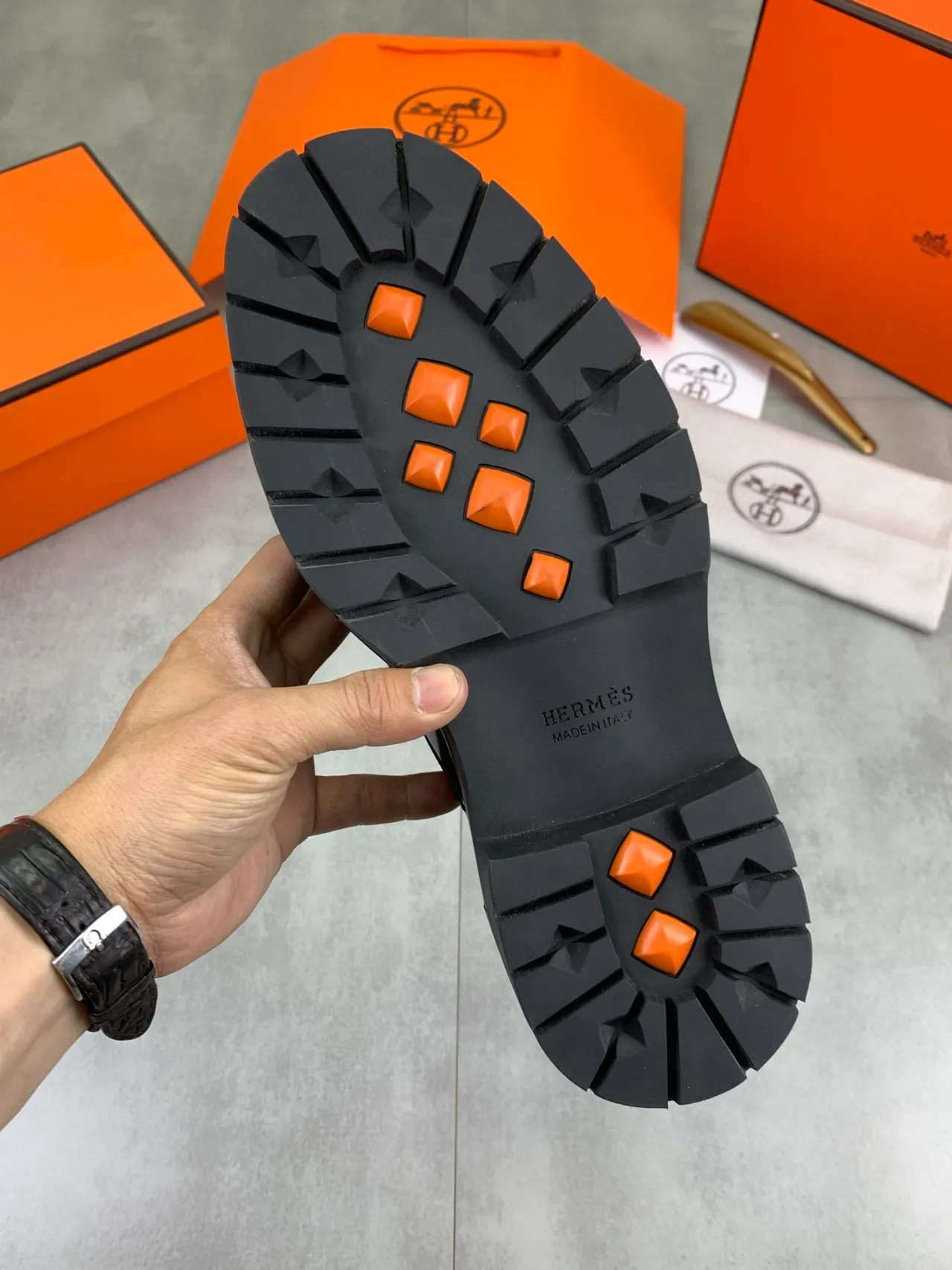 Hermès Chaussures Oxford en Cuir Noir Poli avec Cap-Toe 3