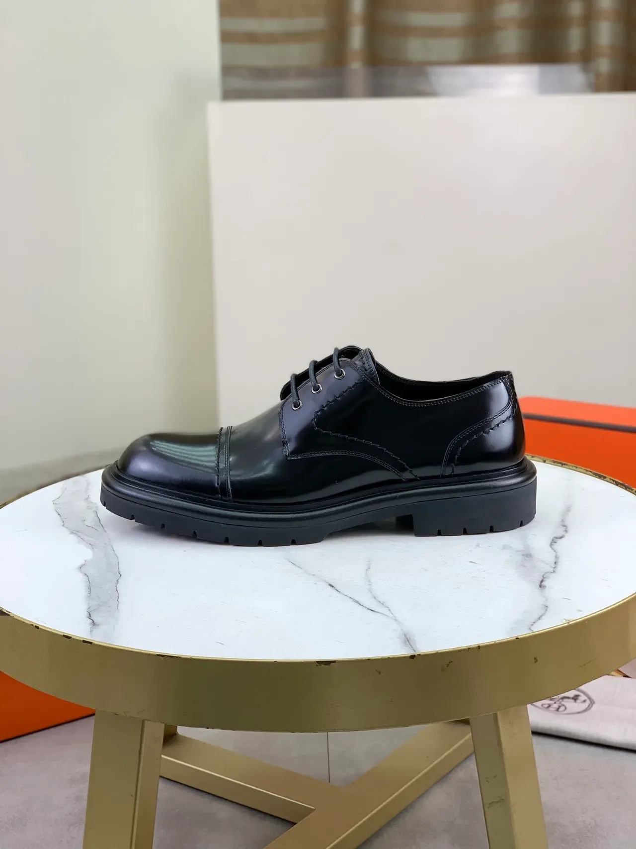 Hermès Chaussures Oxford en Cuir Noir Poli avec Cap-Toe 6