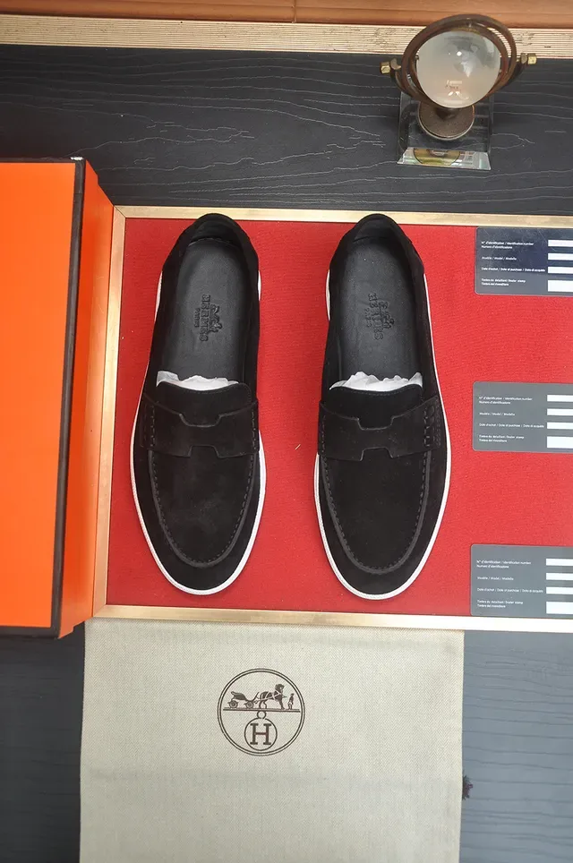 Hermès Preto Branco Camurça Sola de Borracha Loafer 5